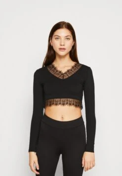 Wal G Jonny Crop - Long Sleeved Top